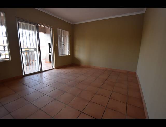 3 BEDROOM TOWNHOUSE FOR SALE IN NOORDHANG